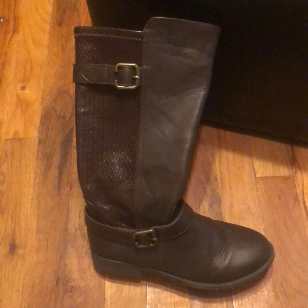 Brown boots